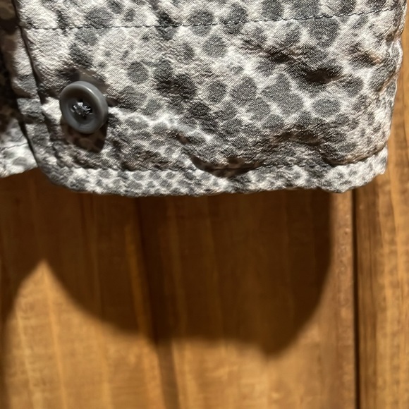 Snakeskin Time & Tru Button Up Size Medium 8/10 - Picture 4 of 6
